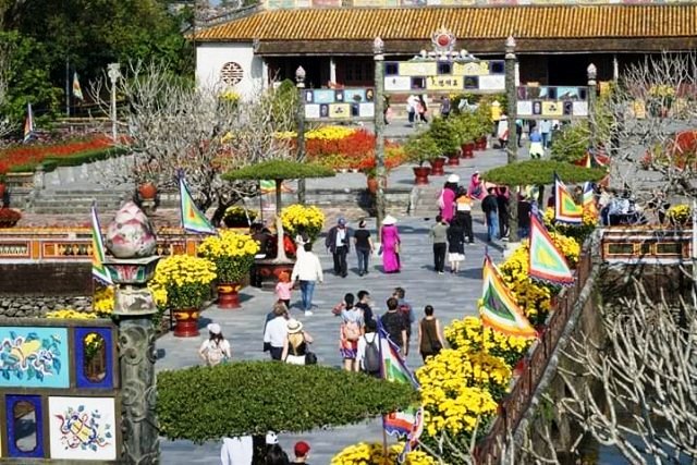 Khách tham quan, du lịch tăng trưởng mạnh