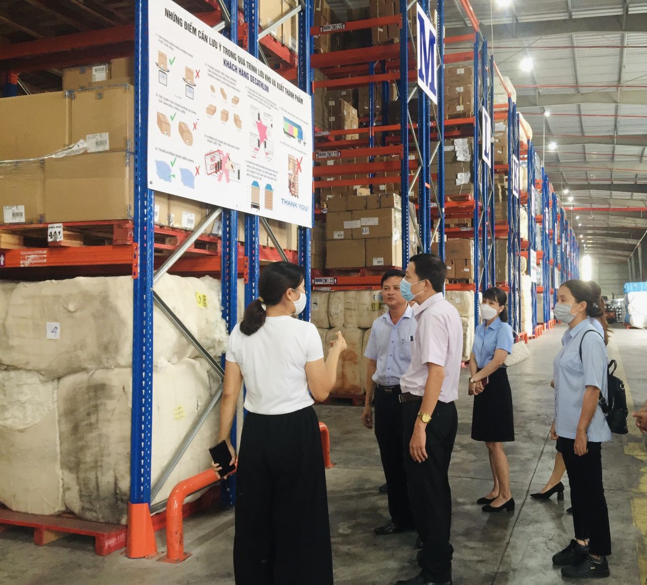 Phó Bí thư Thị ủy, Chủ tịch UBND Thị xã Hương Trà Hà Văn Tuấn đến thăm, khảo sát chuỗi dịch vụ Logistics tại Khu công nghiệp Phú Bài